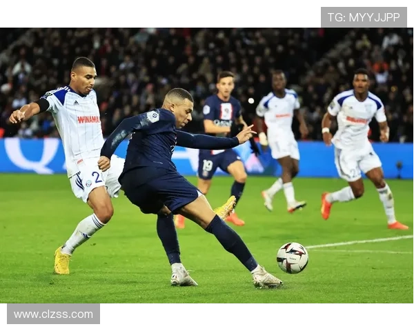 法甲联赛新赛季看点解析 巴黎圣日耳曼引援动态与竞争格局变化